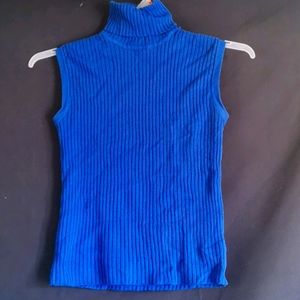 Sleeveless Turtle neck shirt